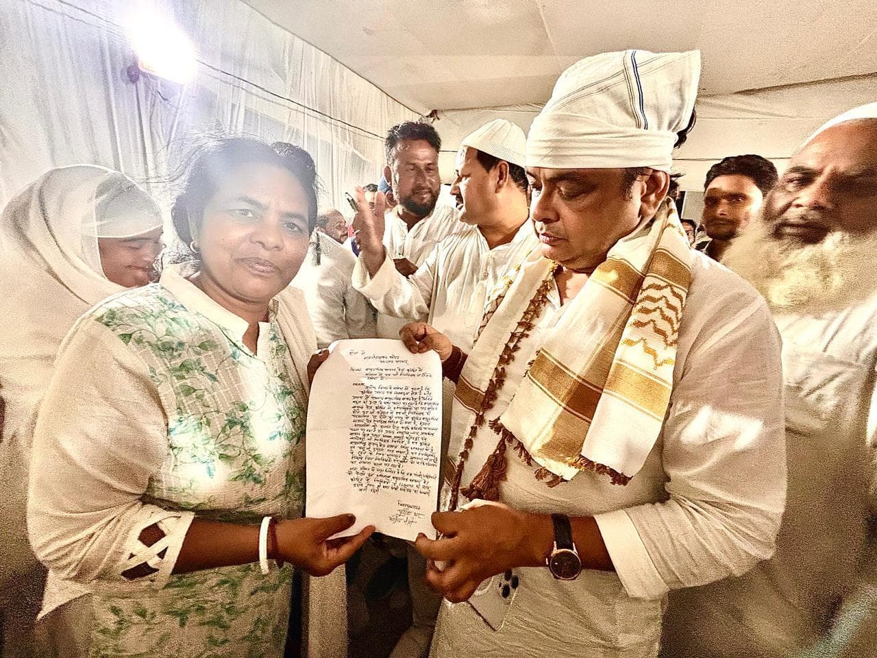 कुंडहित की स्वास्थ्य समस्याओं पर स्वास्थ्य मंत्री को सौंपा ज्ञापन