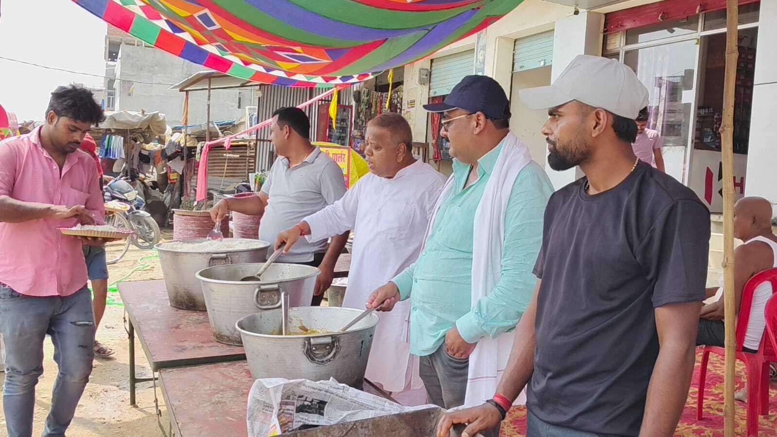 Motihari : कोइरीया टोला चौक पर भंडारा का आयोजन