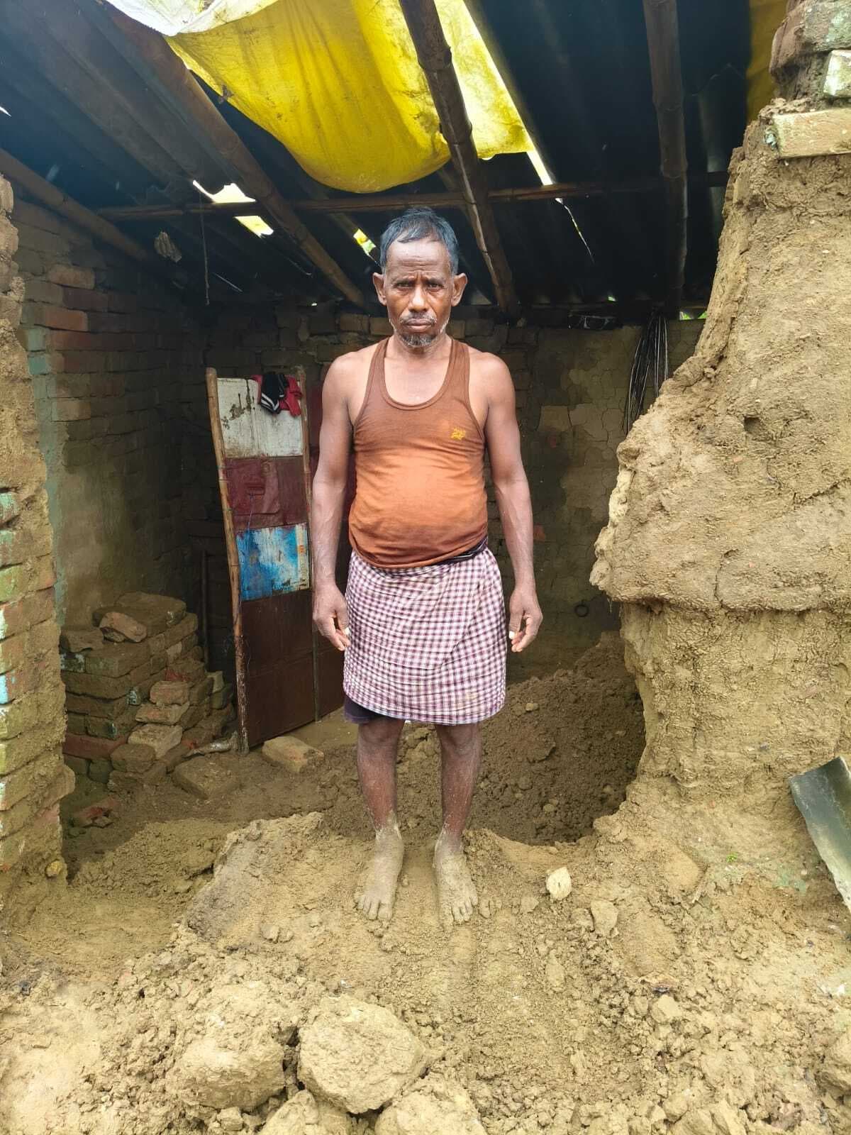 मूसलाधार बारिश का कहर, दो कच्चे मकान ढहे, रेलवे ट्रैक पर जलजमाव