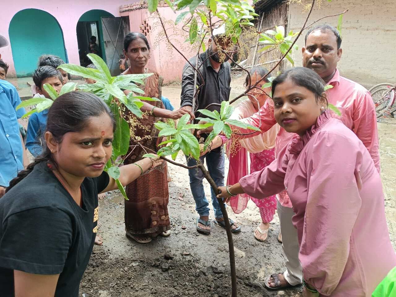 मवि गोरियामी में एक पेड़ मां के नाम कार्यक्रम का हुआ आयोजन