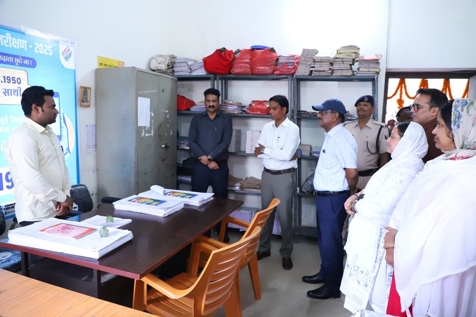 Darbhanga News: नगर निगम परिसर में मतदाता सूची के प्रारूप पर दावा-आपत्ति के लिए विशेष कैंप खुला