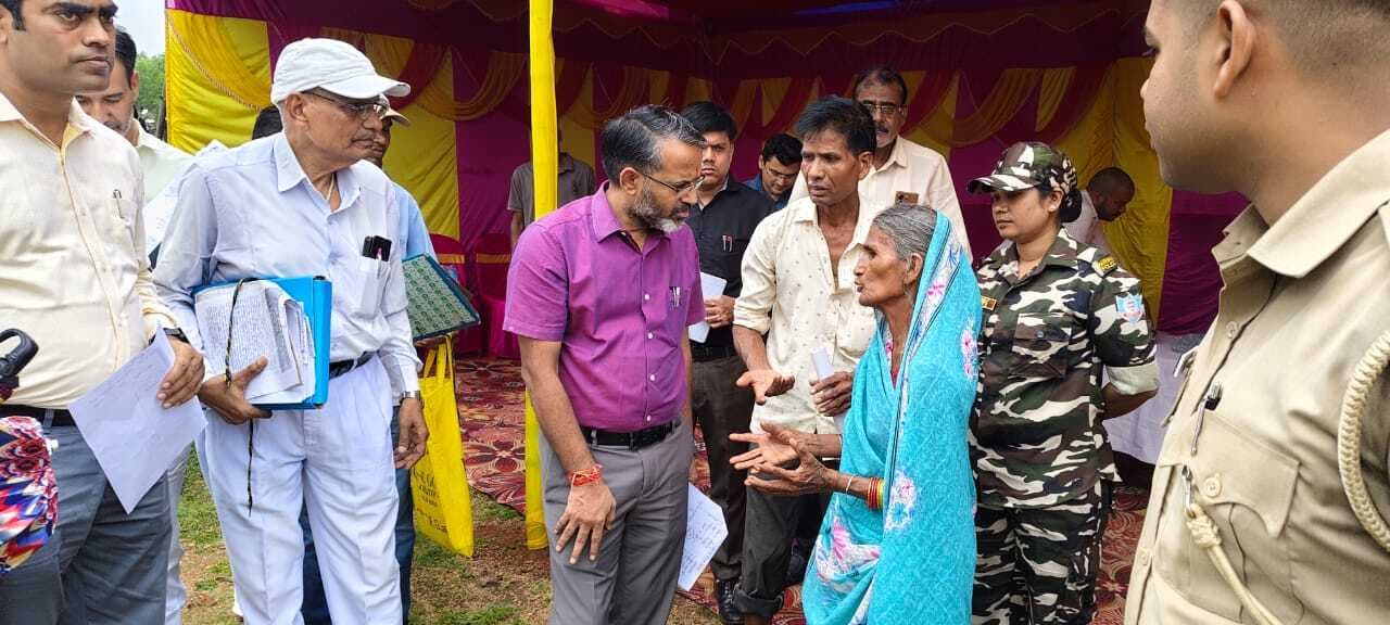Giridih News :पिंडाटांड़ के कैंप कोर्ट में डीसी ने की सुनवाई