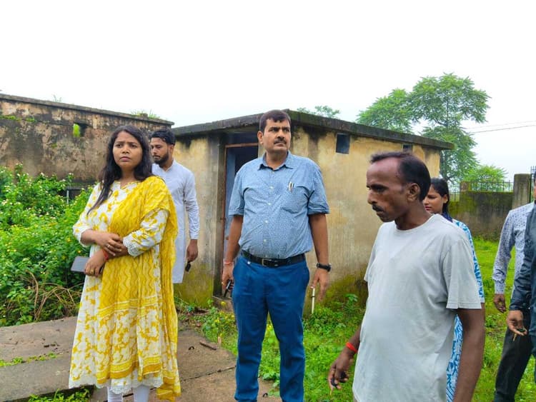Bokaro News : डीएसओ और बीडीओ ने किया योजनाओं का निरीक्षण