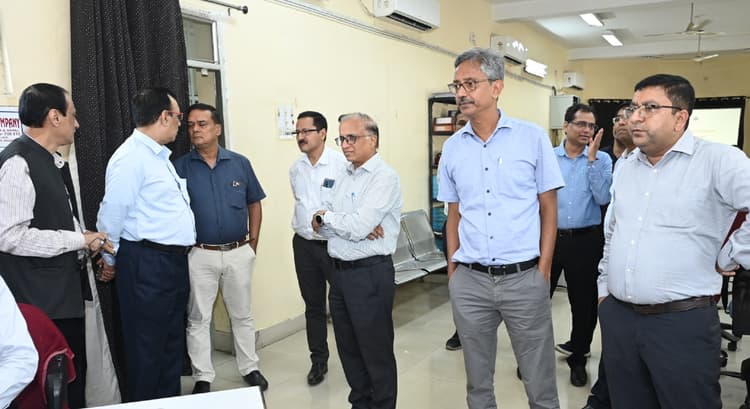 Bokaro News : सेंट्रल मार्केटिंग आर्गेनाईजेशन स्टॉक यार्ड से अवगत हुए सेल के सीवीओ