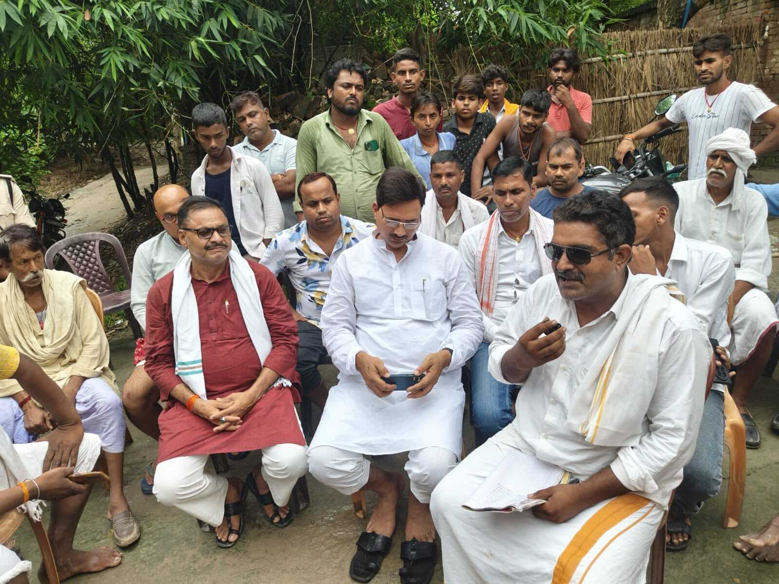 तीन बीघे जमीन पर बसाया जायेगा नया जवइनिया गांव : विधायक