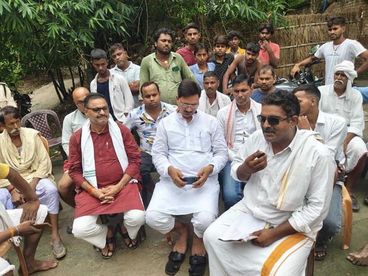तीन बीघे जमीन पर बसाया जायेगा नया जवइनिया गांव : विधायक