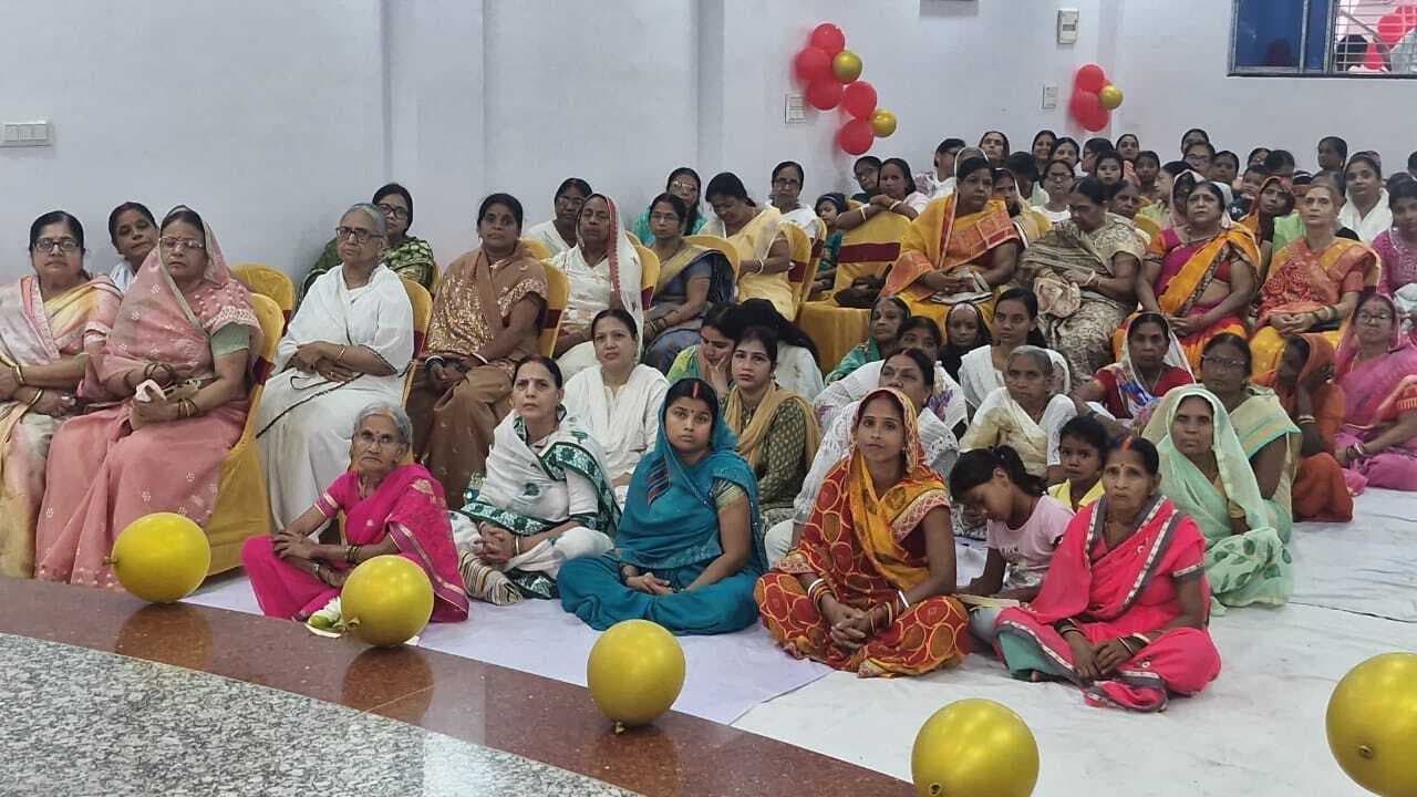 अलौकिक रक्षाबंधन महोत्सव में उमड़े श्रद्धालु