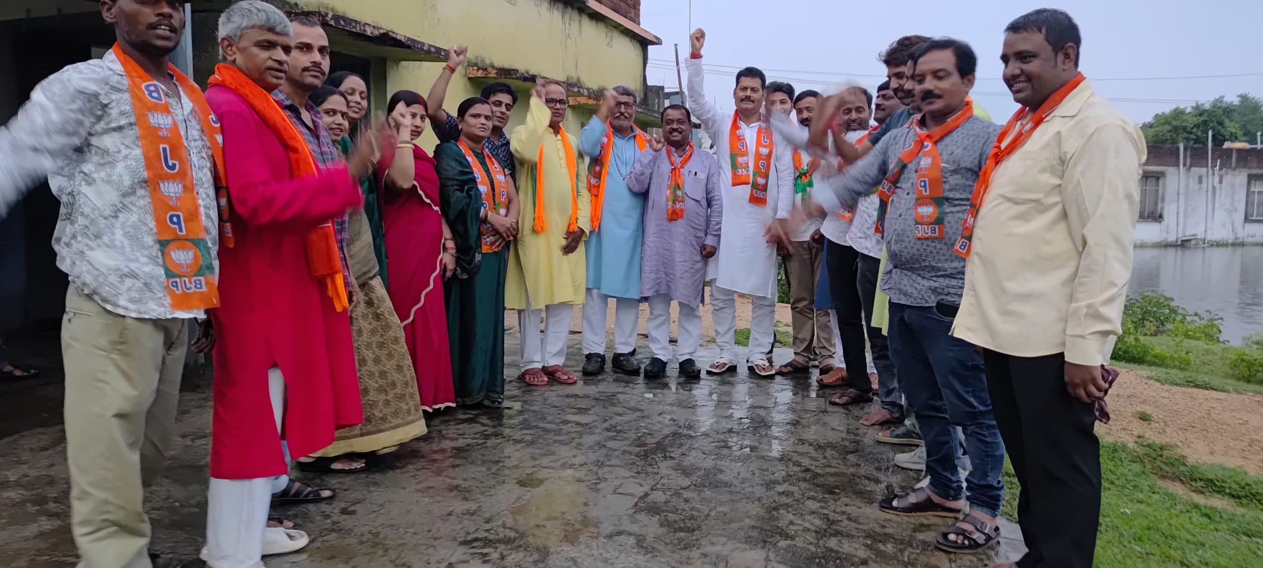 उम्मीदवारी को लेकर भाजपा कार्यकर्ताओं ने की चर्चा