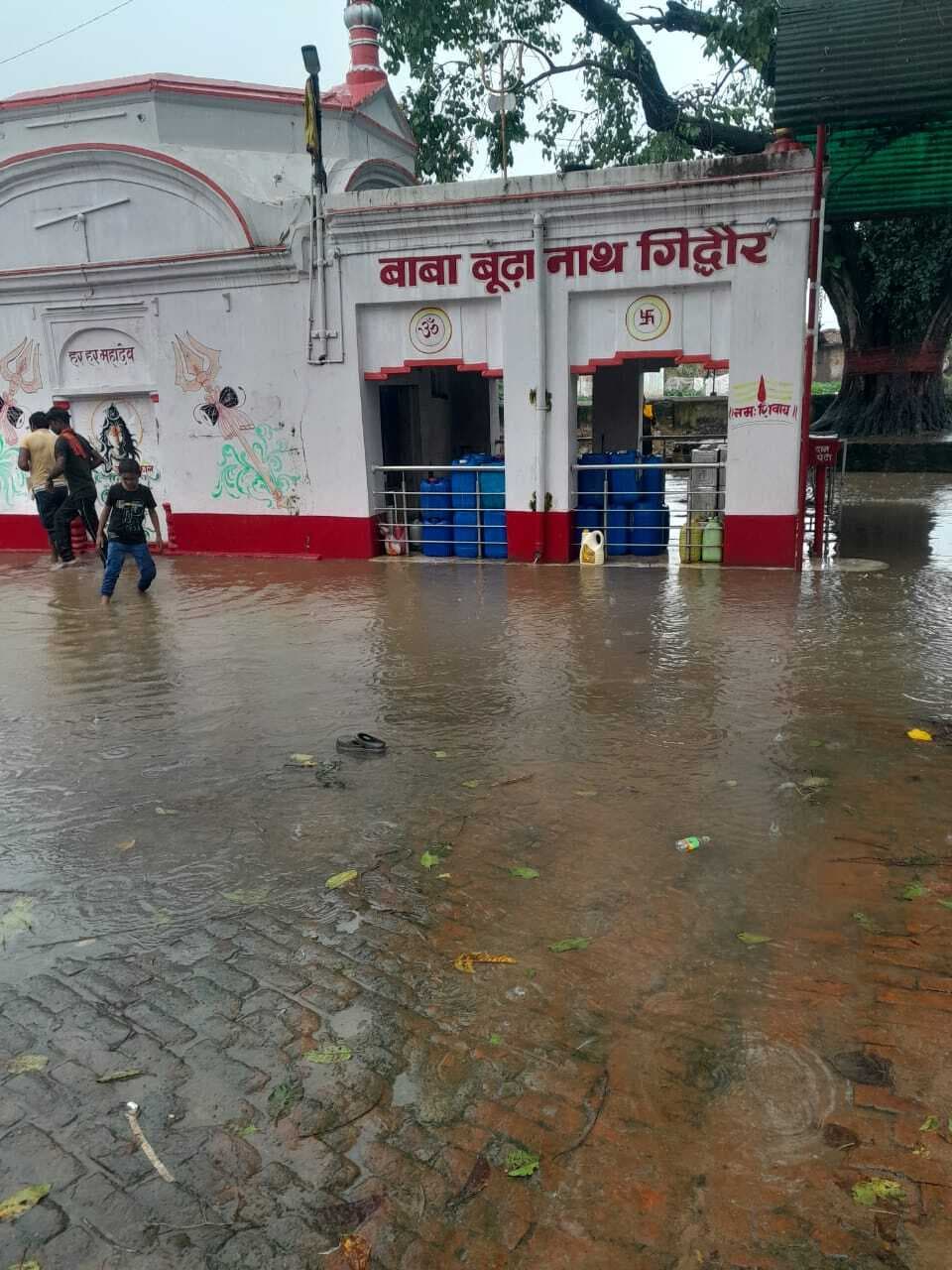 मूसलाधार बारिश से उलाय नदी उफान पर, जलमग्न हुआ इलाका