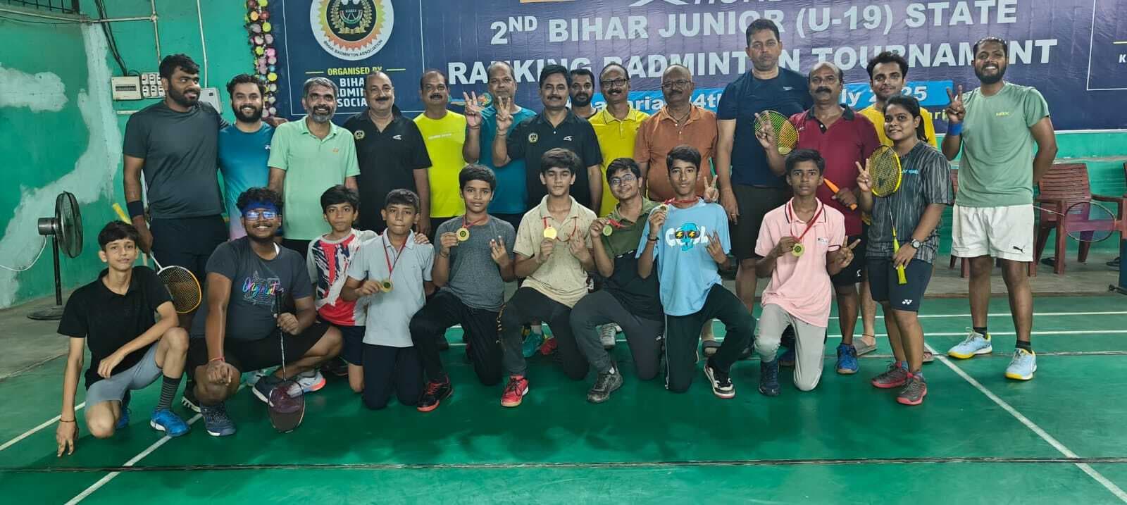 बैडमिंटन प्रतियोगिता : अंडर 17 गर्ल्स डबल्स में स्वस्तिका श्री व शांभवी बत्स ने जीता गोल्ड मेडल