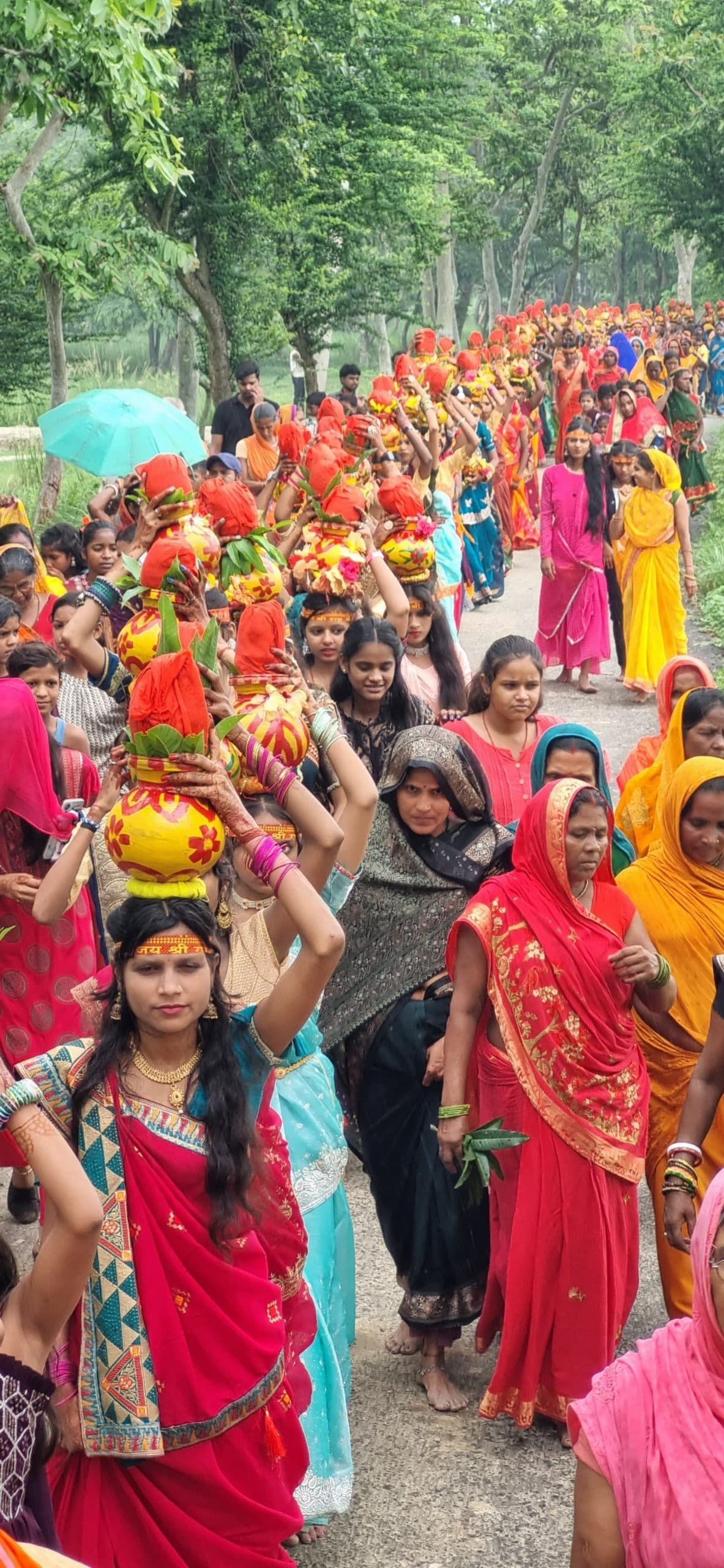 Darbhanga News: रजवा ग्यारी के धर्मबाबा स्थान में कलश यात्रा के साथ अखंड संकीर्तन आरंभ