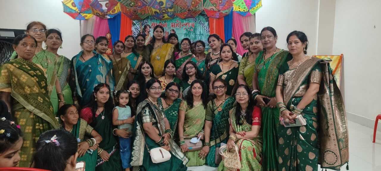 Giridih News :कजरी पर थिरकीं महिलाएं, प्रतियोगिता में लिया भाग