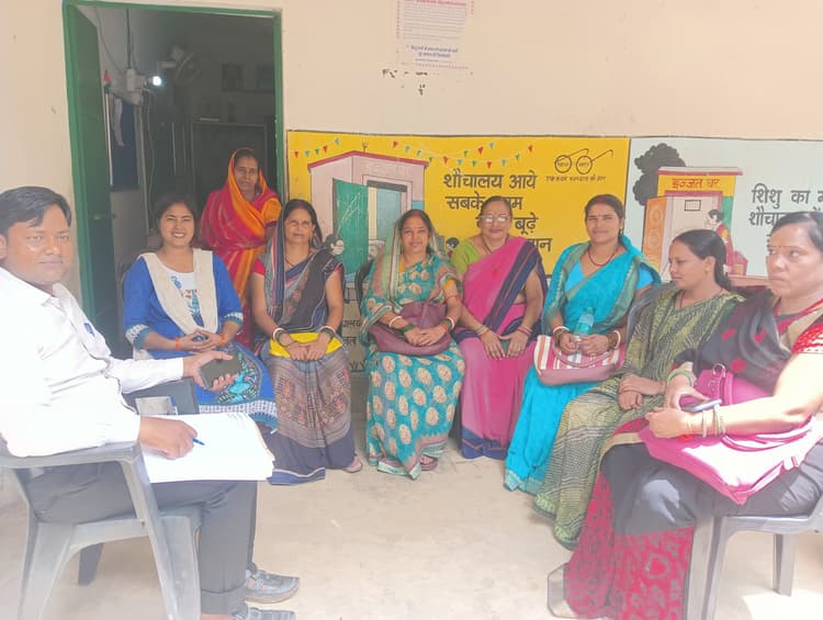 Giridih News :सुपरवाइजर ने की बीएलओ के साथ बैठक, दिये निर्देश