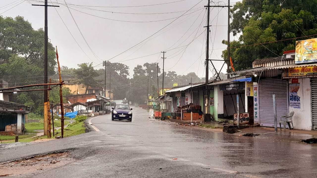 चितरा: लगातार हो रही बारिश से जनजीवन अस्त-व्यस्त, कोयला उत्पादन हुआ प्रभावित