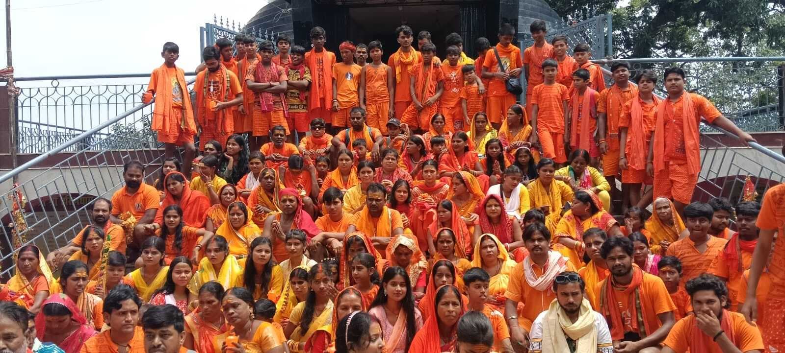 Giridih News :बगोदर से झारखंडधाम रवाना हुआ कांवरियों का जत्था