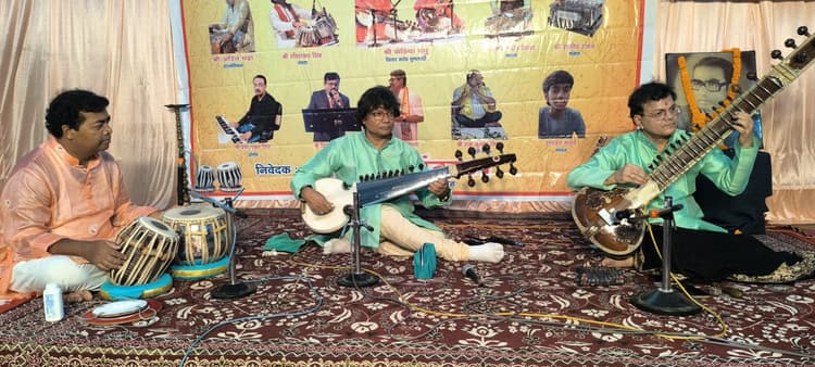 Giridih News :कला संगम के सावन महोत्सव में शास्त्रीय व सुगम संगीत की मची धूम
