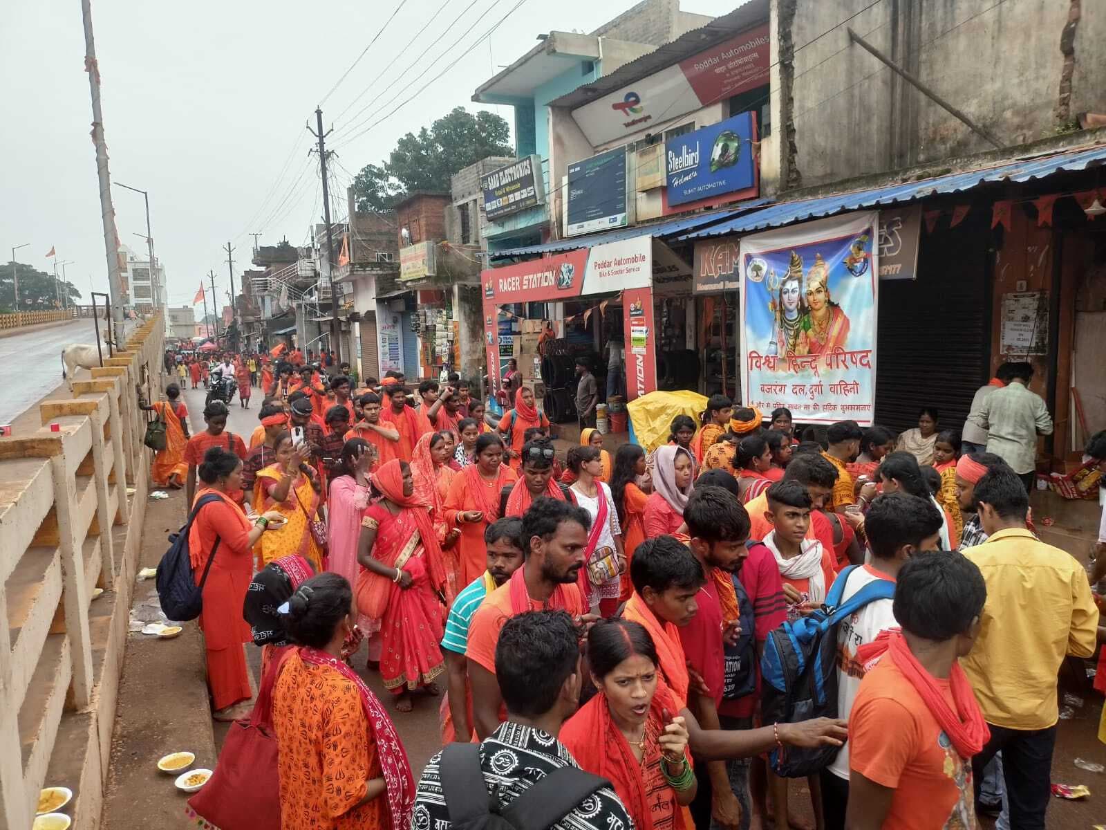 Chaibasa News : नोवामुंडी में गूंजते रहे बोलबम के जयकारे