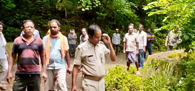 East Singhbhum News : बासाडेरा झरना से युवती का शव बरामद, हत्या की आशंका