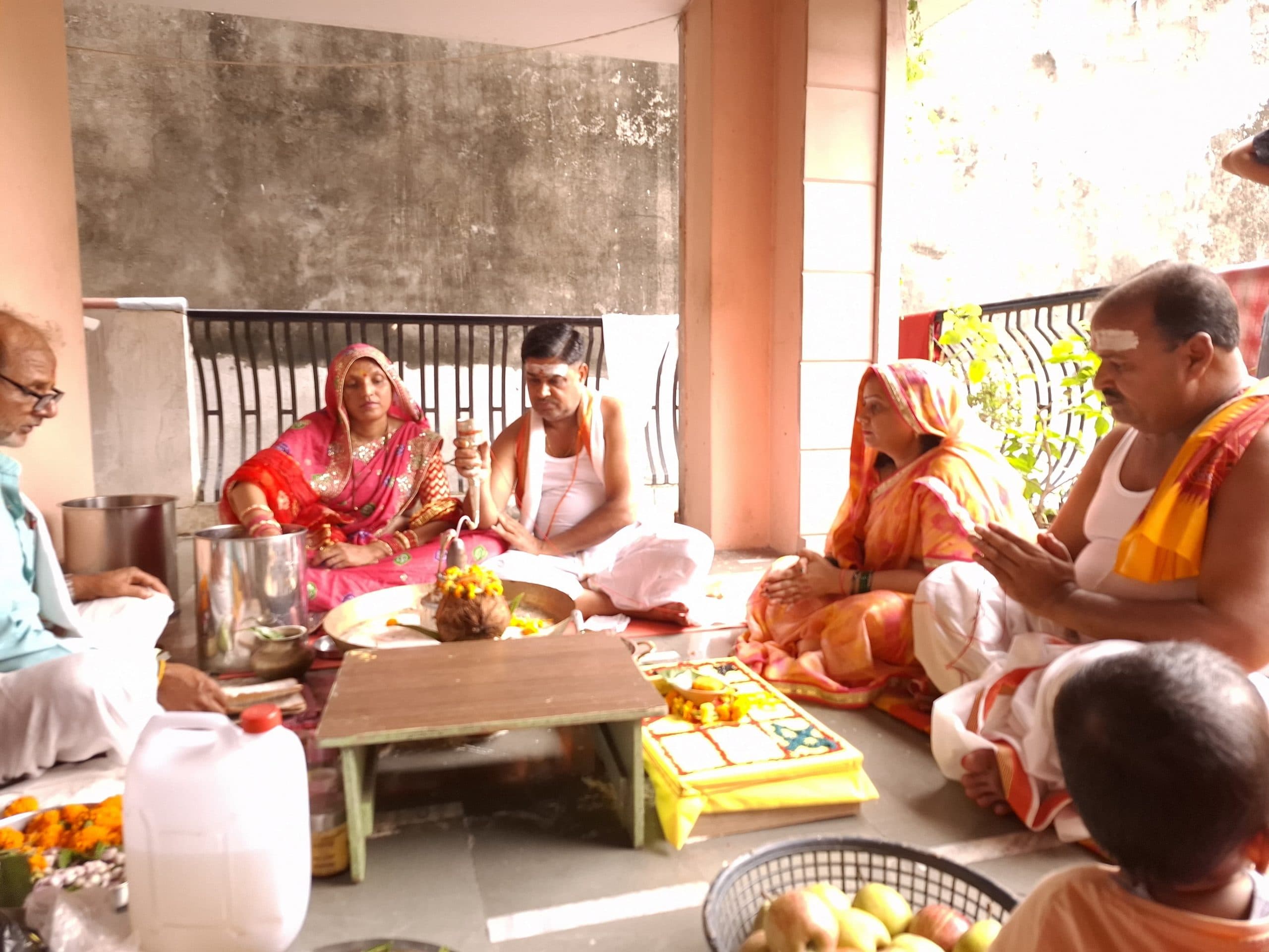 हरसू ब्रह्म मंदिर में उमड़ी श्रद्धालुओं की भीड़