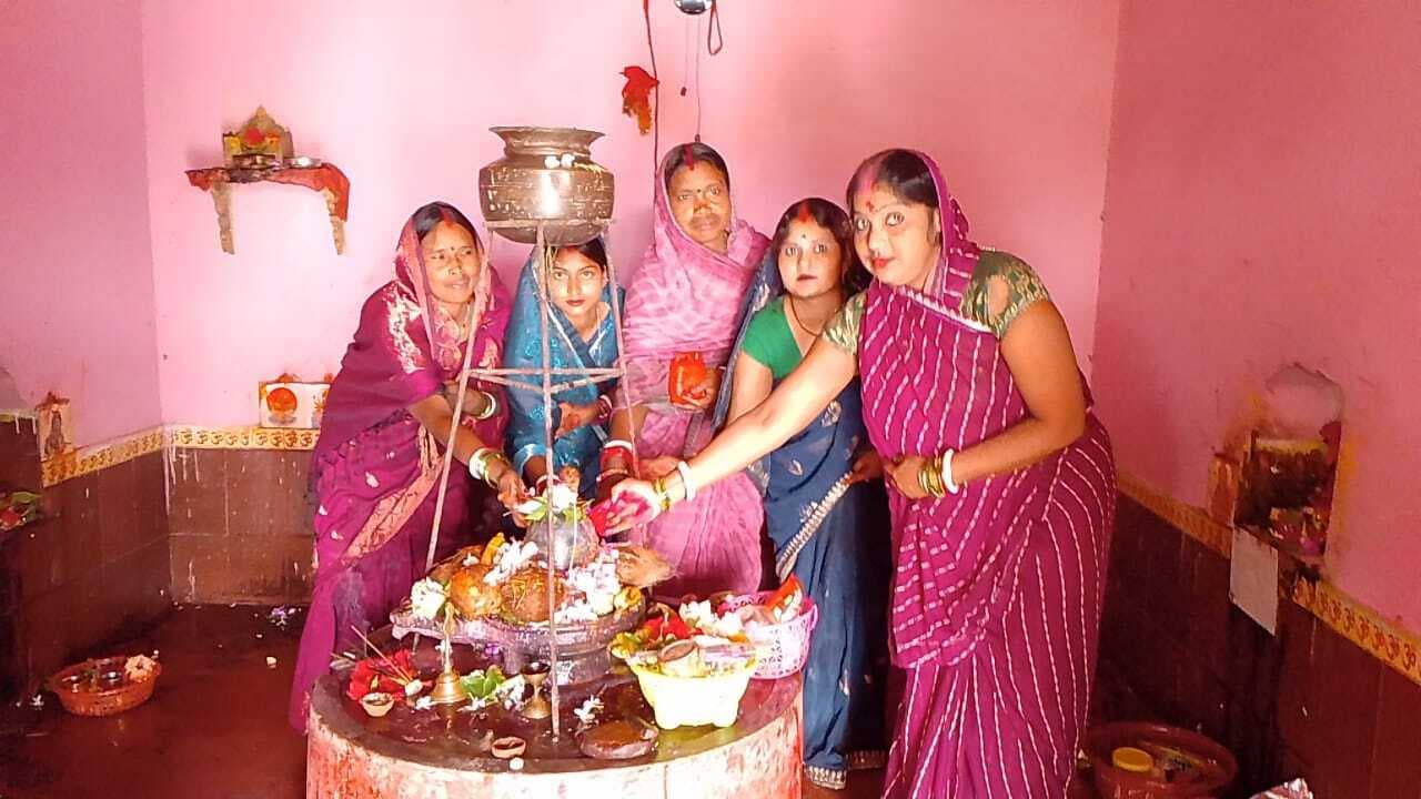 श्रावण की अंतिम सोमवारी पर श्रद्धालुओं ने की शिवालयों में पूजा