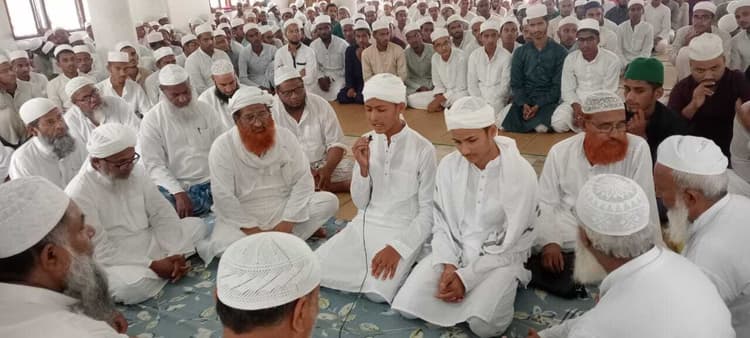 Motihari: पूरी दुनिया के लिए मार्गदर्शन का मुख्य श्रोत है कुरान शरीफ : उलेमा