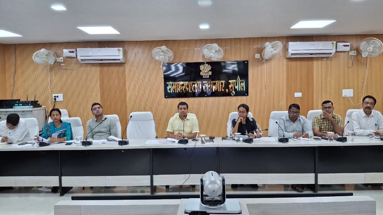 साप्ताहिक समीक्षात्मक बैठक सम्पन्न, न्यायालयीन व जनहित कार्यों की गहन समीक्षा