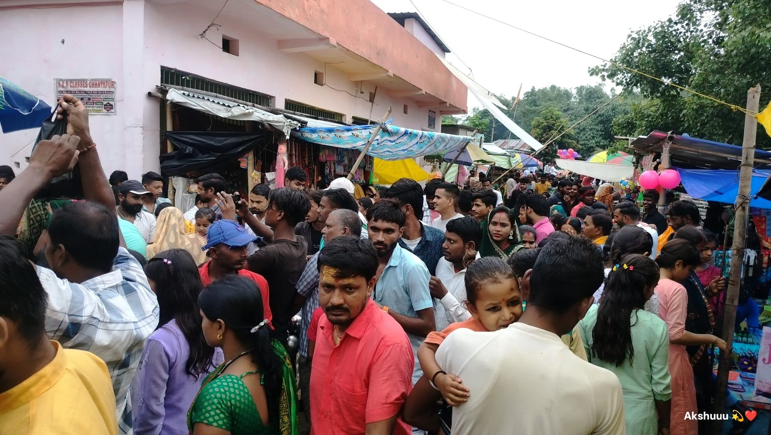 श्रद्धालुओं ने जलाभिषेक कर सुख समृद्धि की कामना