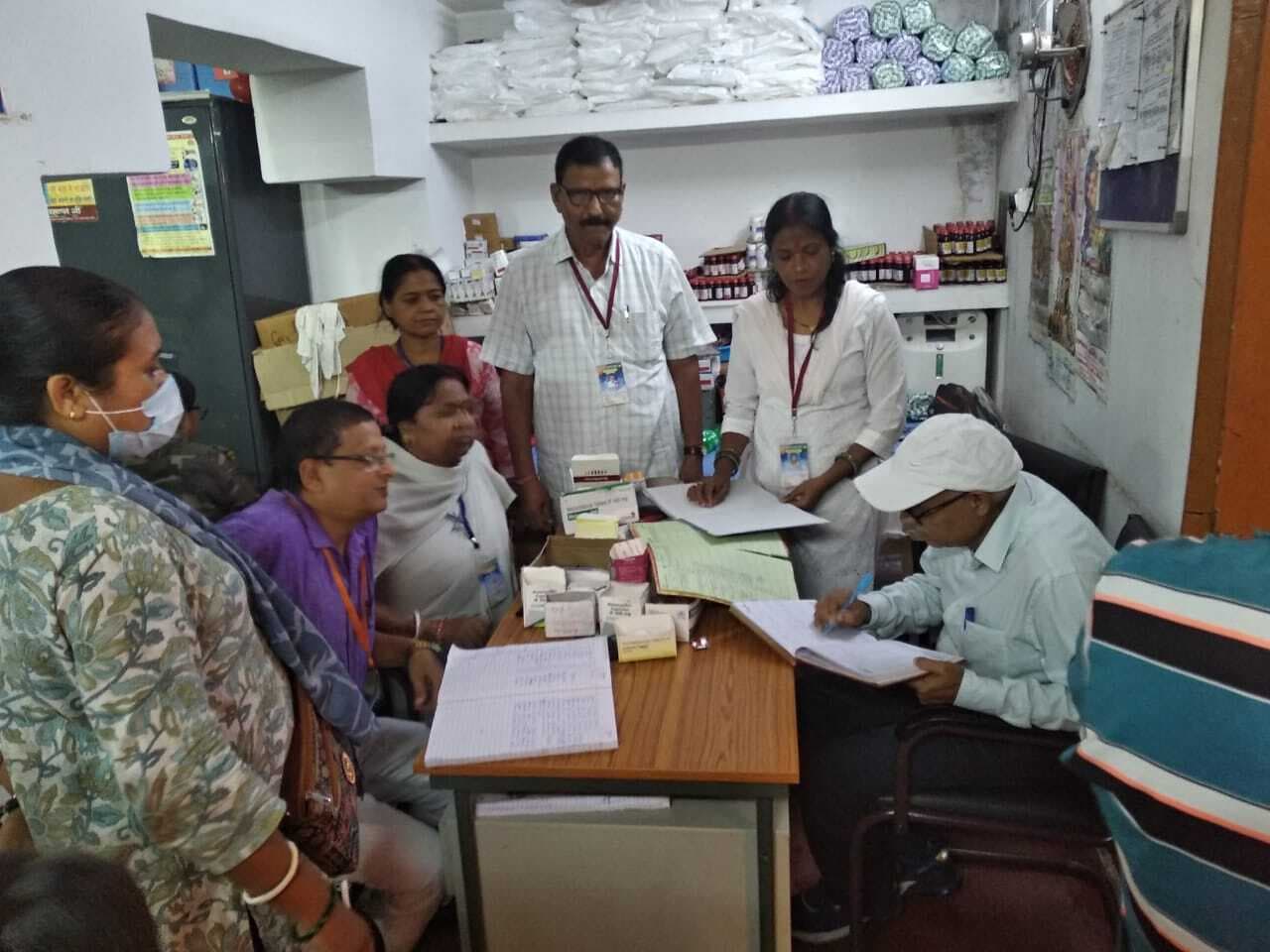 Deoghar news : चौथी सोमवारी के दिन शिविरों में 4,275 कांवरियों का हुआ प्राथमिक इलाज