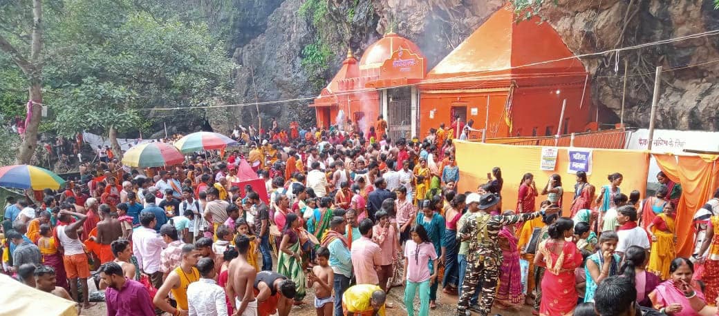 श्रृंगिऋषि धाम में लगी रही श्रद्धालुओं की भीड़