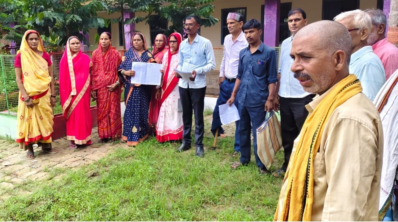 सभी बूथ पर अनिवार्य रूप से चस्पा करें ड्राफ्ट वोटर लिस्ट: एसडीओ