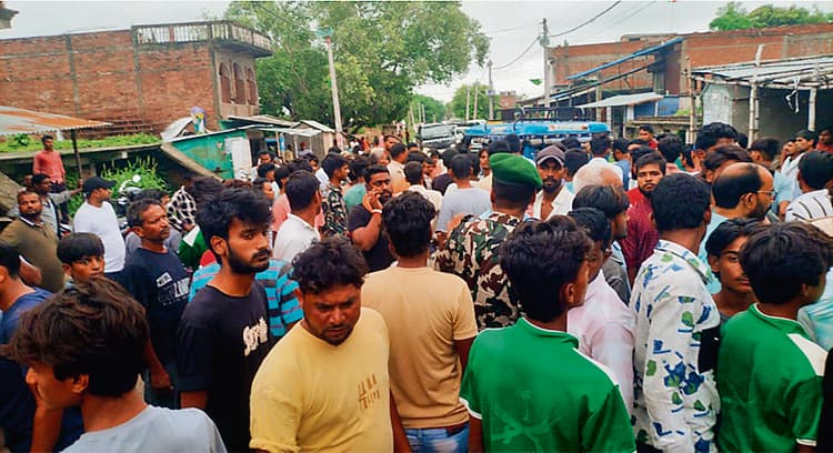 Gopalganj News : सिसई में डॉक्टर के गलत इंजेक्शन के कारण तीन साल के बच्चे की मौत, फूटा जनाक्रोश