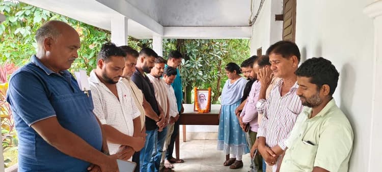 कांग्रेसियों ने पूर्व मुख्यमंत्री शिबू सोरेन को दी श्रद्धांजलि