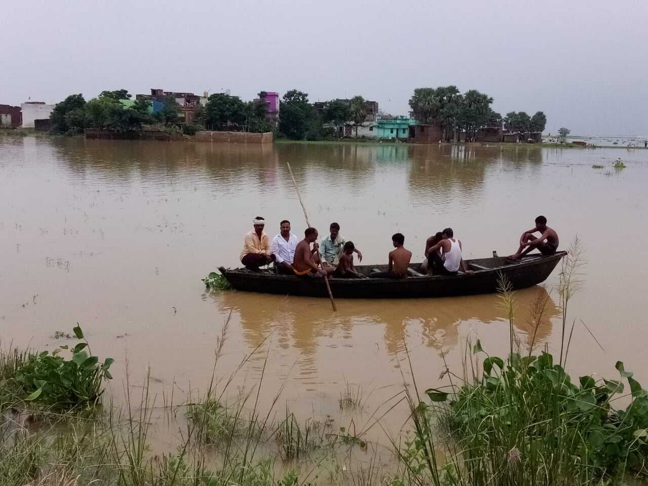 दनियावां और फतुहा में बाढ़ की स्थिति कई गांव पानी से घिरे, घरों में घुसा पानी