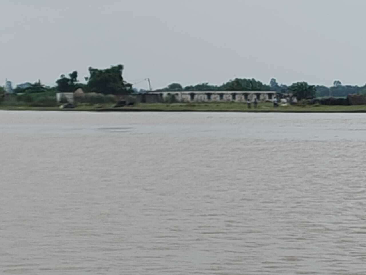 गदाई दियारा पंचायत के 10 टोलाें में घुसा गंगा का पानी, बाढ़ का खतरा बढ़ा