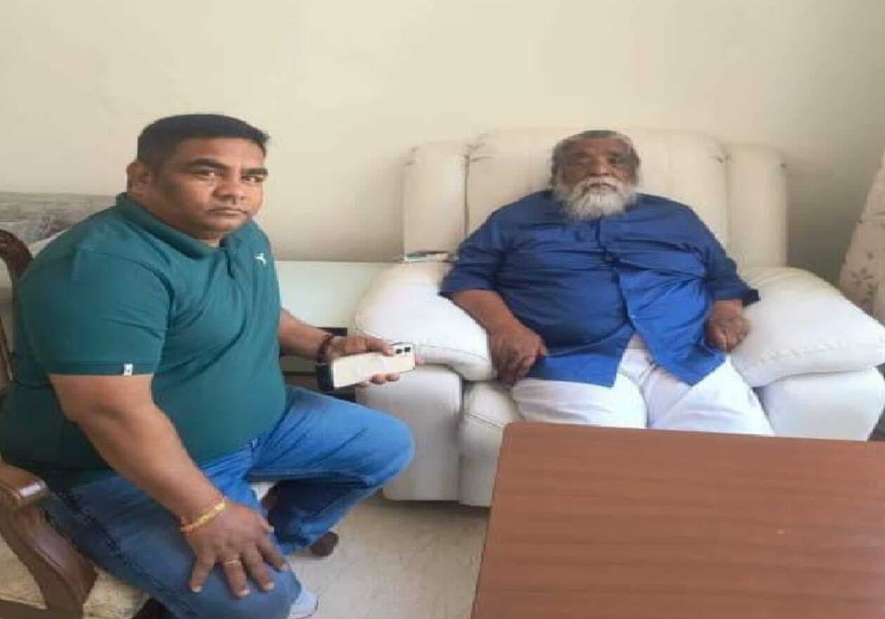 शिबू000 नि:शब्द हूं बाबा, बहुत याद आयेंगे: धनंजय सोरेन