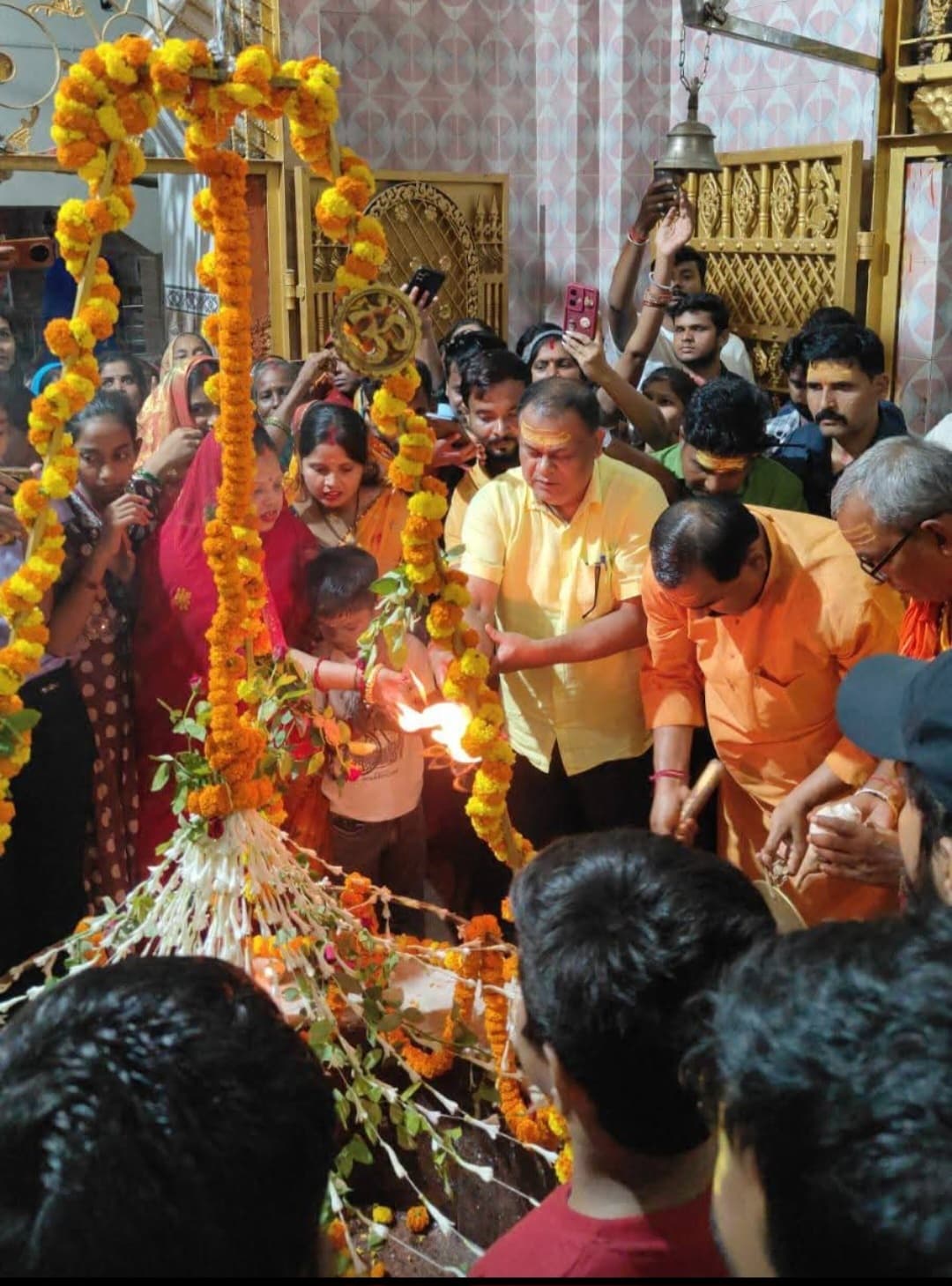 सुंदरनाथ धाम शिव मंदिर में आपदा प्रबंधन मंत्री ने की शृंगार पूजा