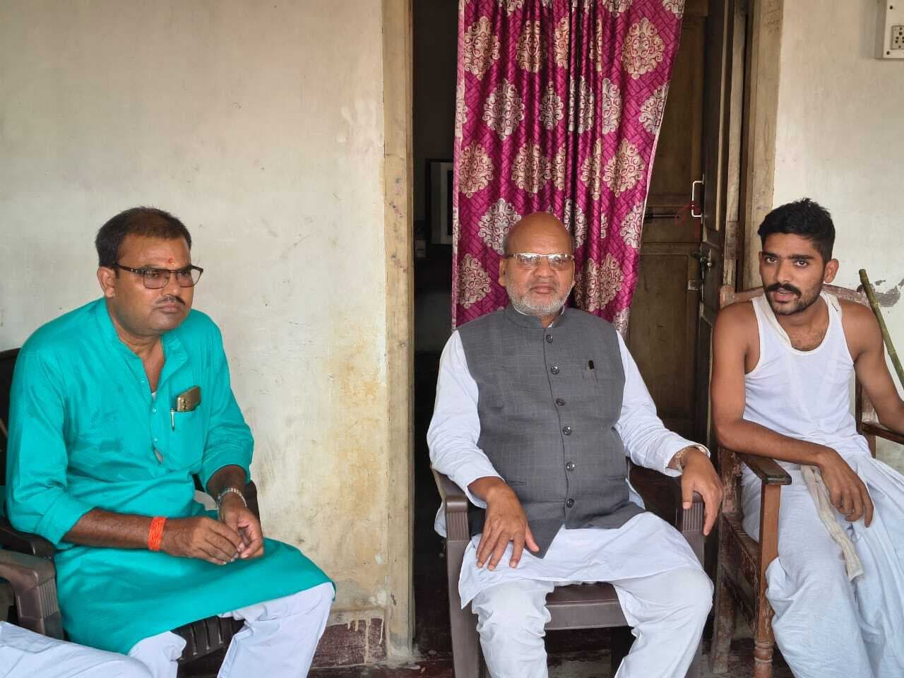 वार्ड सदस्य के असामयिक निधन पर मंत्री ने दी सांत्वना