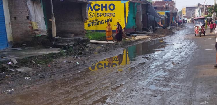 किऊल रेलवे स्टेशन पर यात्रियों को ट्रेन पकड़ने में हो रही परेशानी