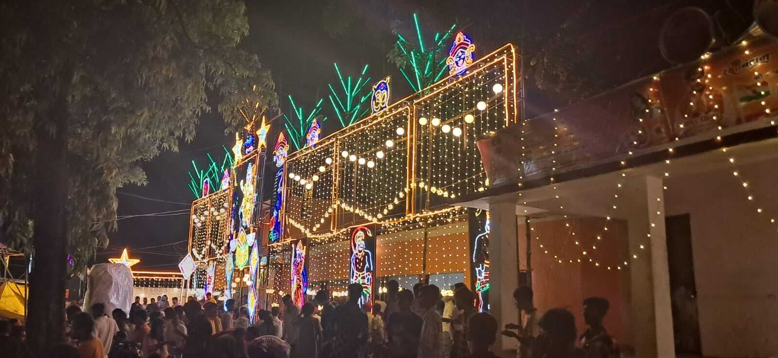 झारखंडी महादेव मंदिर में की गयी विशेष पूजा