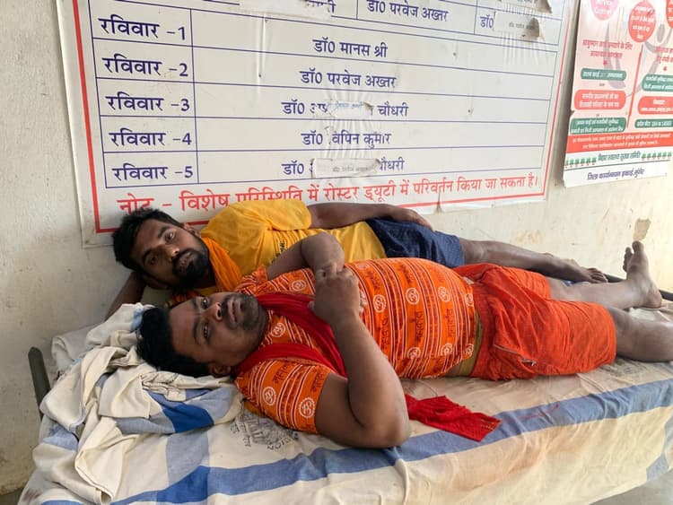 विद्यालय प्रांगण में जलजमाव से छात्राएं परेशान, उपस्थिति हुई कम