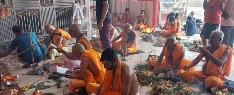 धमदाहा मध्य में पार्थिव महादेव के पूजन से वातावरण भक्तिमय