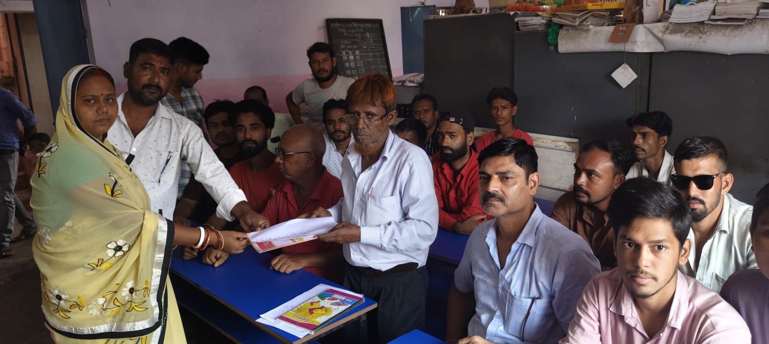 हिंदू देवी -देवताओं पर अभद्र टिप्पणी करने मामले में शिक्षक को हटाने की मांग