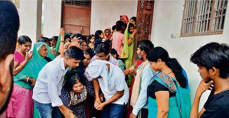 Gopalganj News : थावे में खेत की मेड़ तोड़ने से मना करने पर हुआ था हिंसक संघर्ष, घायल पुजारी की मौत से लोगों में रोष