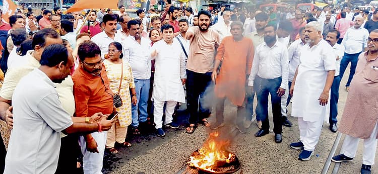 शुभेंदु के काफिले पर हमले के खिलाफ नंदीग्राम में भाजपा नेताओं का प्रदर्शन