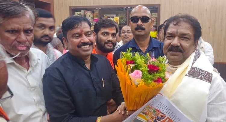 भाजपा के प्रदेश अध्यक्ष दिलीप जायसवाल से मिले विनोद मरांडी