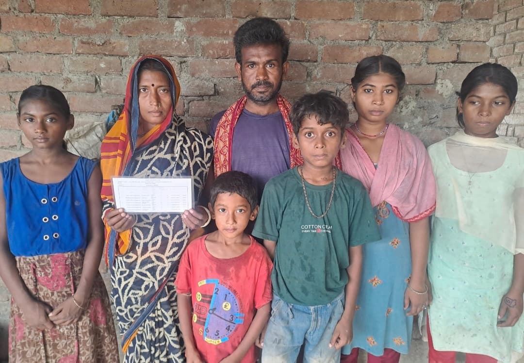 hajipur news. एसडीओ तक शिकायत, लेकिन कार्ड बनने के सात माह बाद भी नहीं मिला राशन