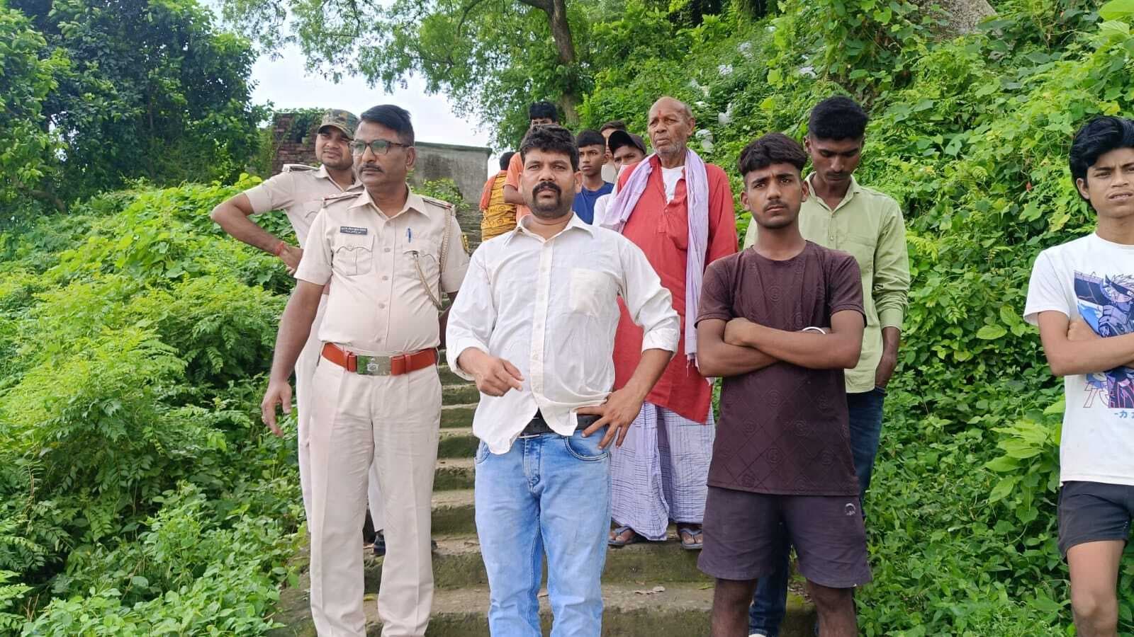 पीर मजार गंगा घाट पर अज्ञात शव बरामद