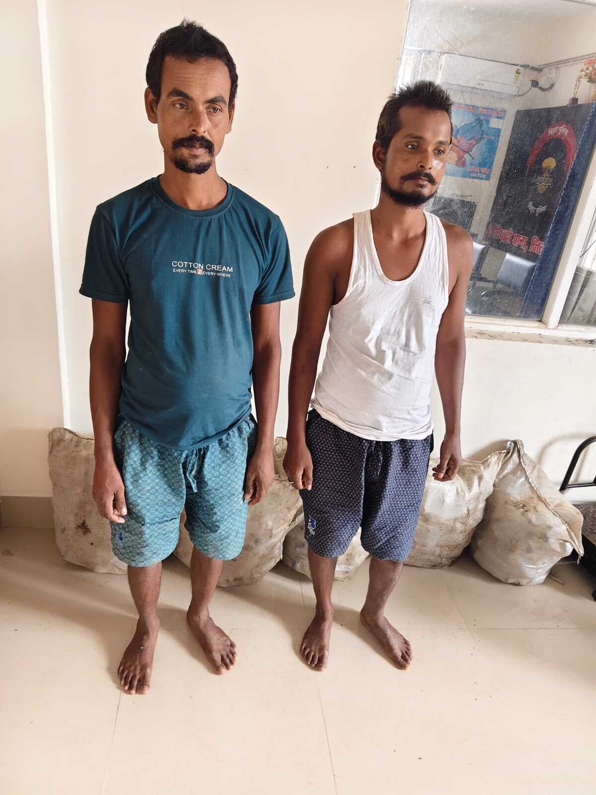 438 बोतल नेपाली शराब के साथ दो तस्कर गिरफ्तार, बाइक जब्त