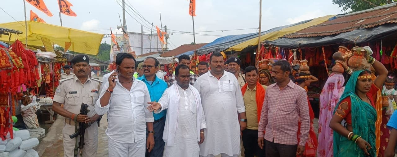 एसटी आयोग सदस्य ने गंगा घाट का लिया जायजा