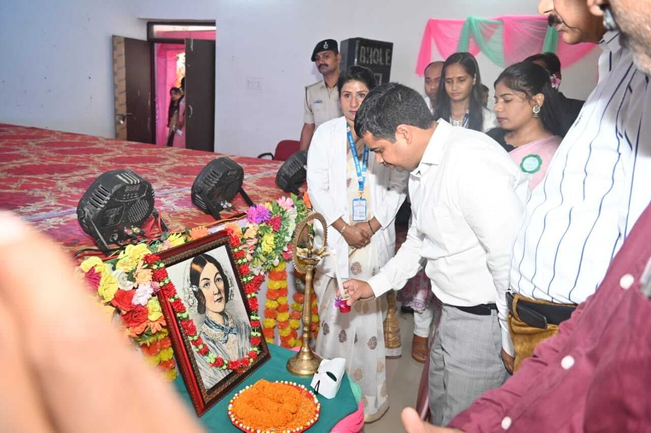 56 छात्राओं ने ग्रहण की नर्सिंग सेवा की शपथ, सांस्कृतिक कार्यक्रमों ने मोहा मन